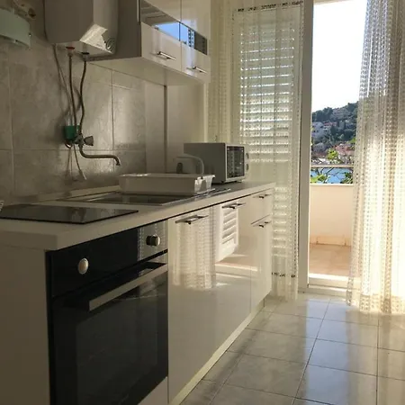Isabella - Ilda Radonic Jelsa (Hvar)