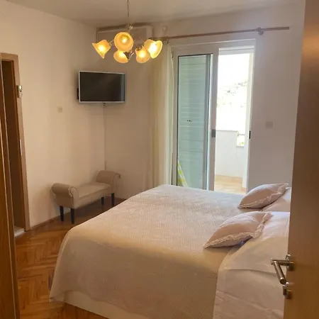 Isabella - Ilda Radonic Apartment Jelsa (Hvar)