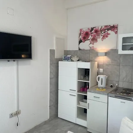 Isabella - Ilda Radonic Apartment Jelsa (Hvar)