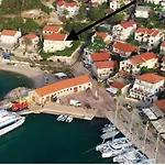Isabella - Ilda Radonic Jelsa (Hvar)